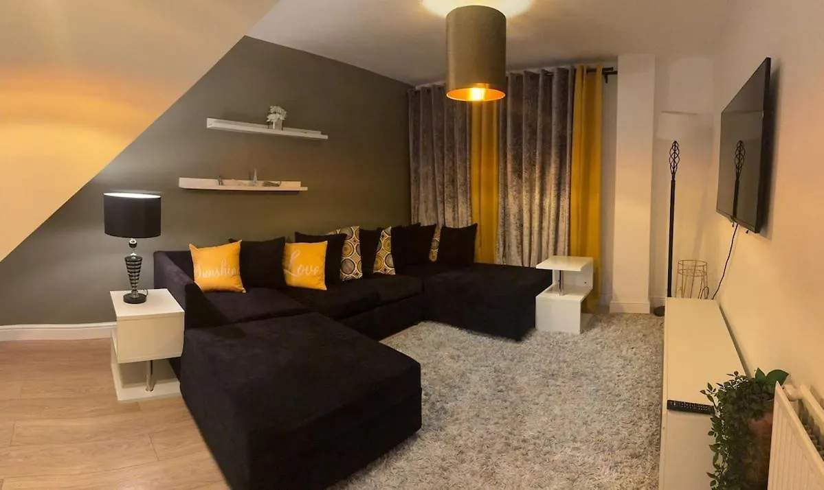 Warm Spacious Lovely House Cardiff