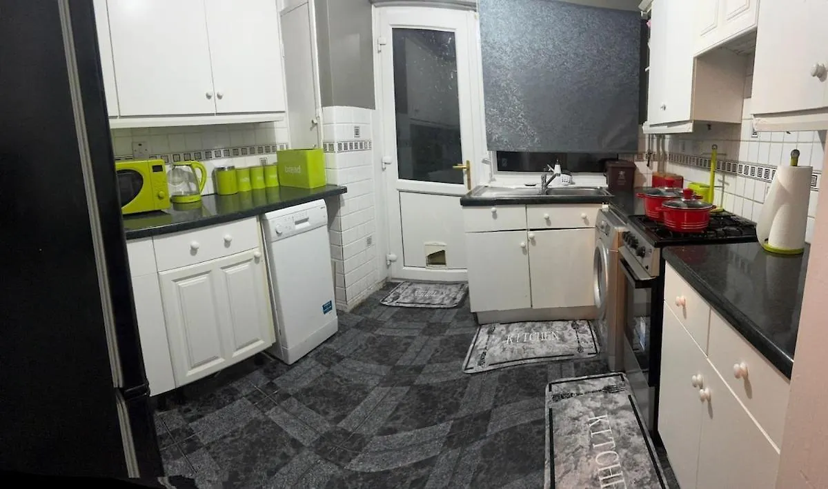 Warm Spacious Lovely House Κάρντιφ 0*,