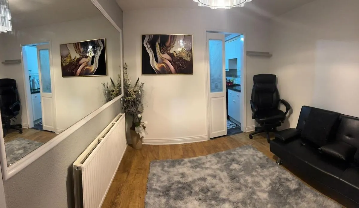 Warm Spacious Lovely House Κάρντιφ 0*,  Ηνωμένο Βασίλειο